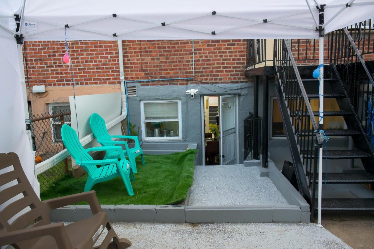 One-bed-that-will-hold-a-family-of-two-people Alloggio in famiglia New York